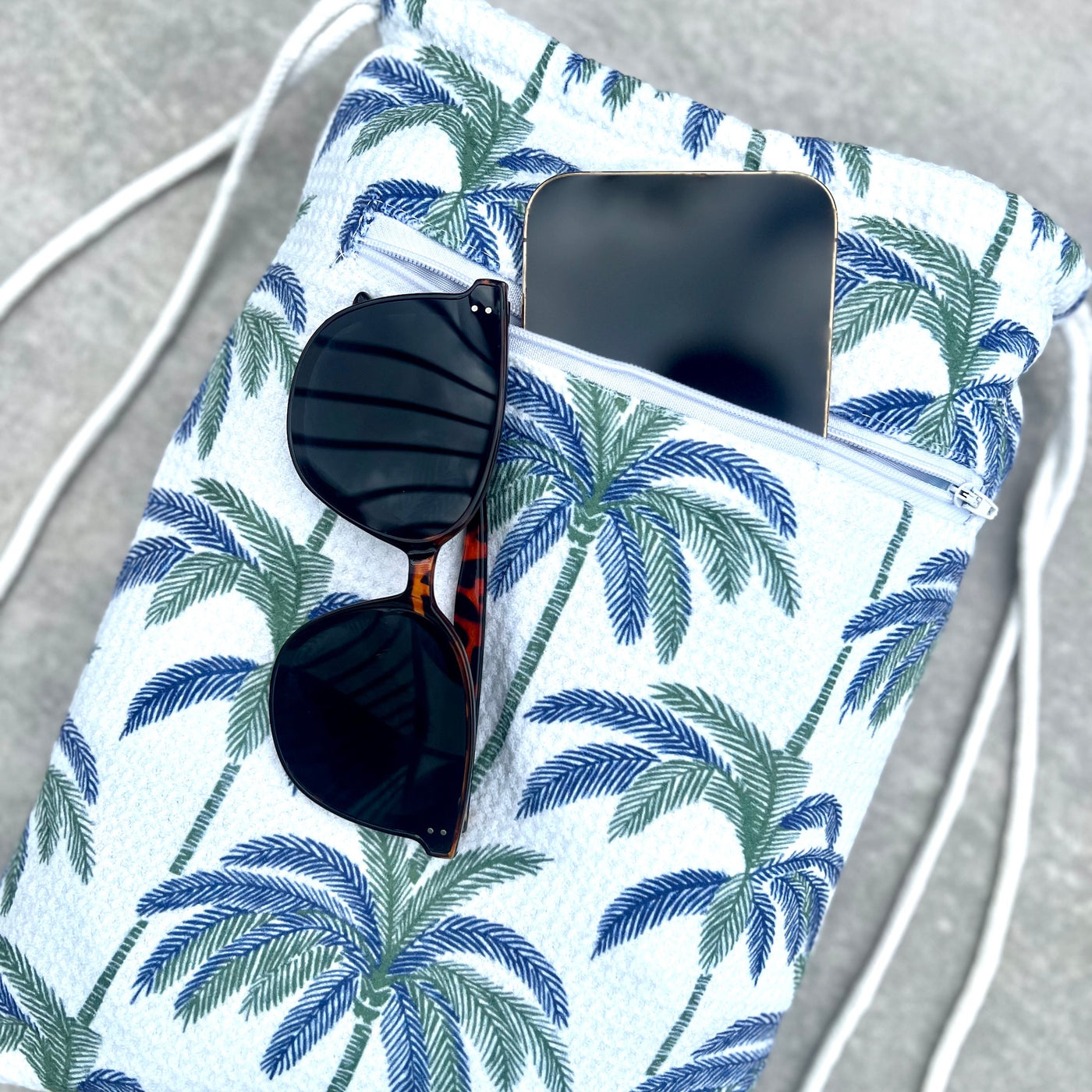 Palm Inn - Beach Blanket